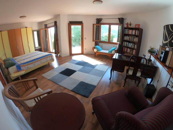 Others 4, Villa Sunshine, Girona