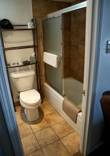 Bathroom, Marcus Daly Motel, Deer Lodge
