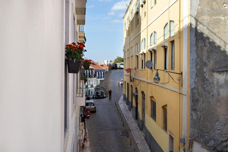 Others 4, ALTIDO 2-BR Flat w/Garage near Castelo de S. Jorge, Lisbon