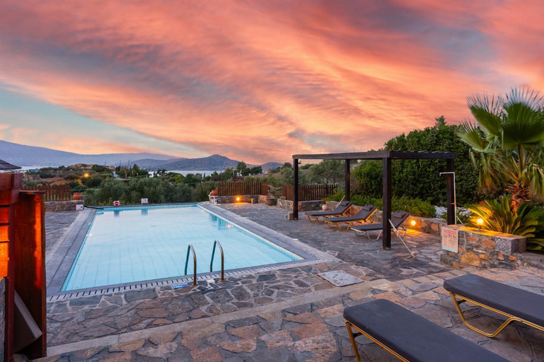 Sport & Beauty 2, Villa Glan Y Mor, Crete