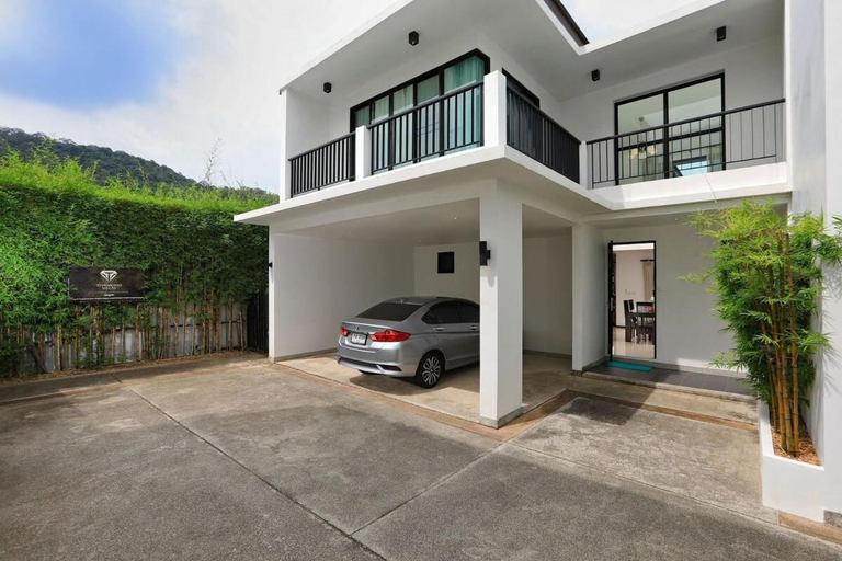 Exterior & Views