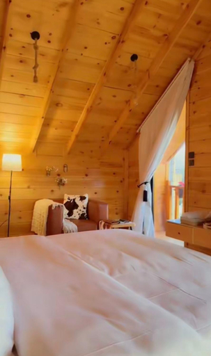 Bedroom 2, أكواخ الصنوبر