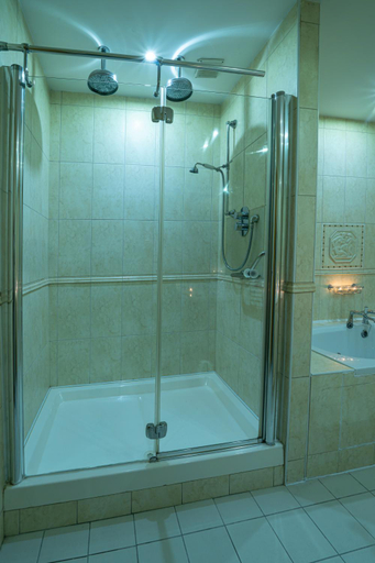 Bathroom 3, Kettles Country House Hotel, Dublin