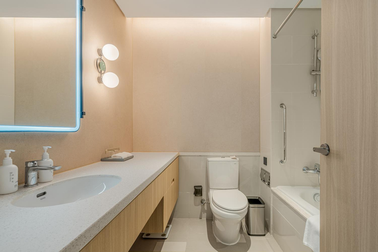 Bathroom 2, EVEN Hotel HANGZHOU YINTAI CITY by IHG, Hangzhou