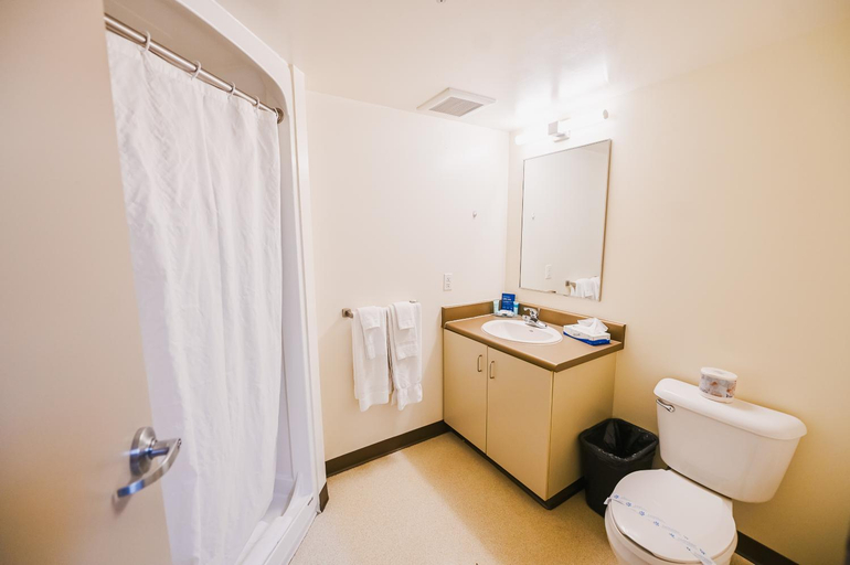 Bathroom 4, Residence & Conference Centre - Kamloops, Thompson-Nicola