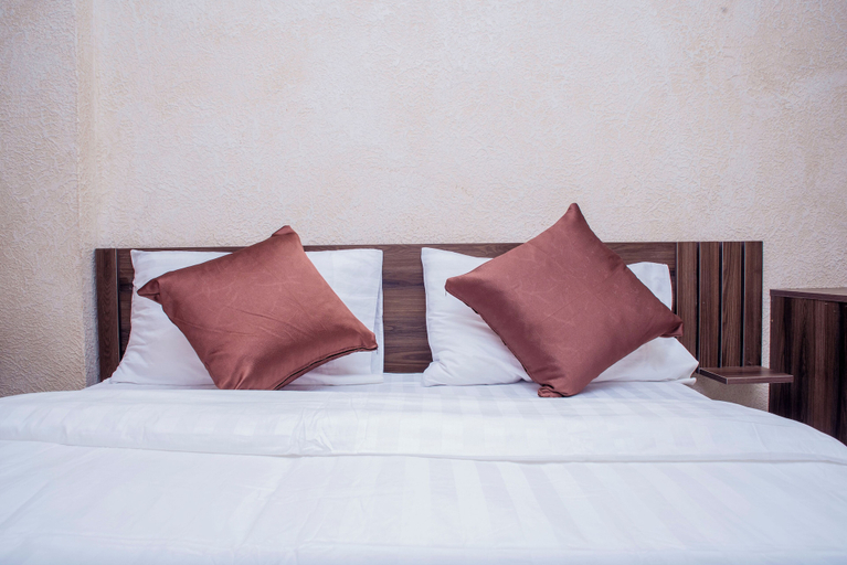 Room 5, S TETU INN, Starehe