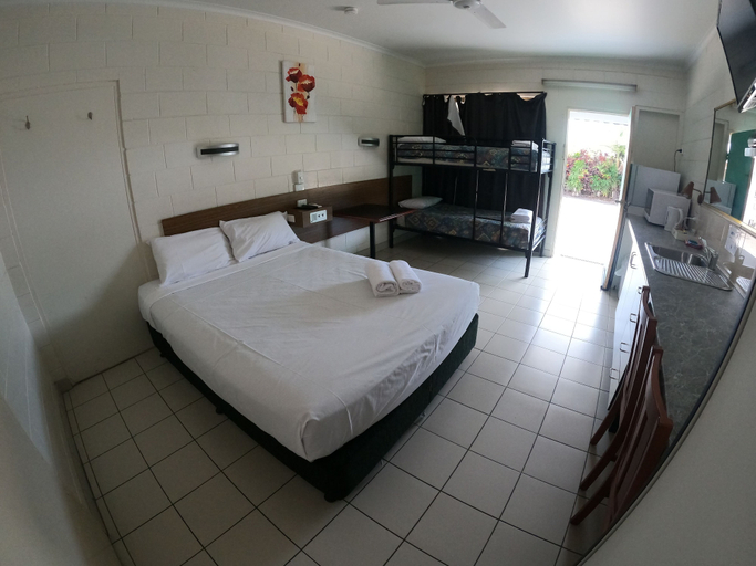 Bedroom 2, Coolabah Motel, Rosslea