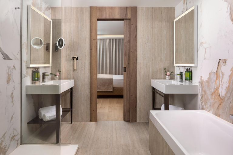Bathroom 5, VP Jardin Metropolitano, Madrid