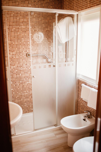 Bathroom, Hostal la Campana, Granada