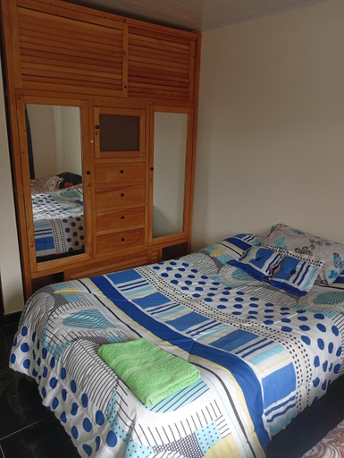 Others 5, Hostal ML las tres B, Guicán
