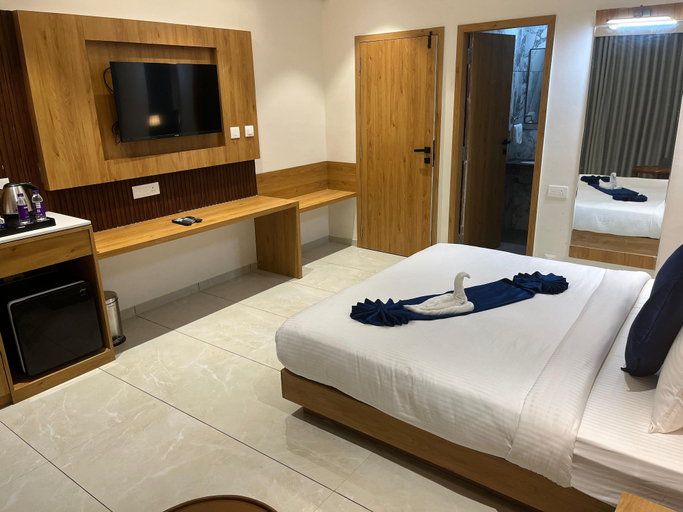 Room 1, Hotel Premji by Shivalaya Darshanam, Devbhumi Dwarka