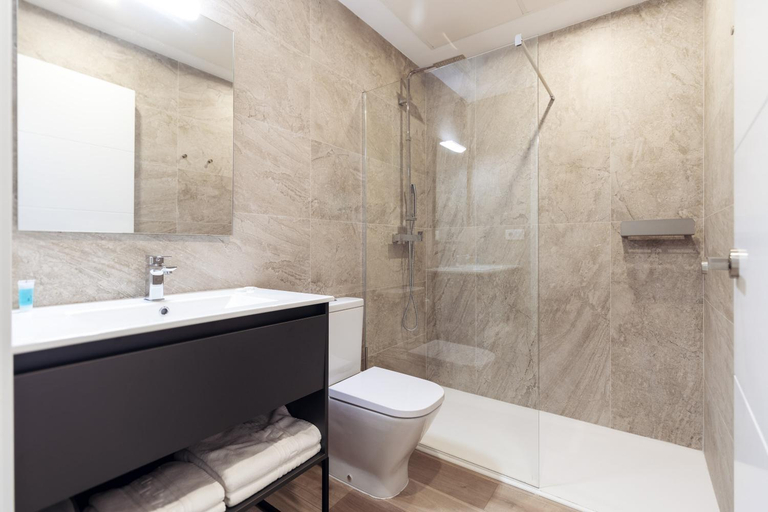 Bathroom 2, Acanto Apartamentos, Badajoz