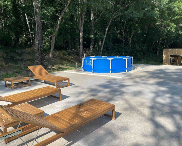 Outdoor pool, Les Ecolodges du Lac, Puy-de-Dôme