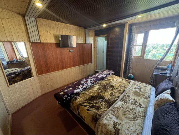 Room 4, The Gulmarg Gateway Resort Tanmarg, Baramulla