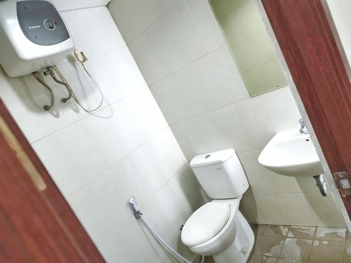 Bathroom, Apartemen Skyland City Jatinangor by Mustika, Sumedang