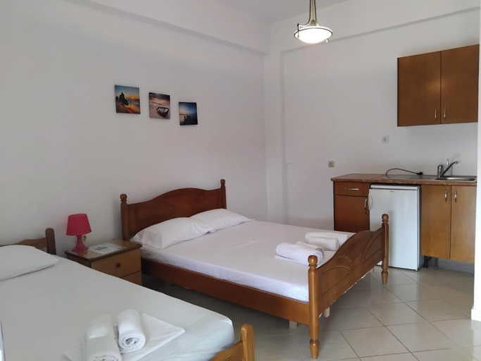 Bedroom 1, Rexhos Studios, Vlorës
