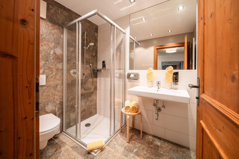 Bathroom 2, Apparthotel AlpenChalet, Zell am See