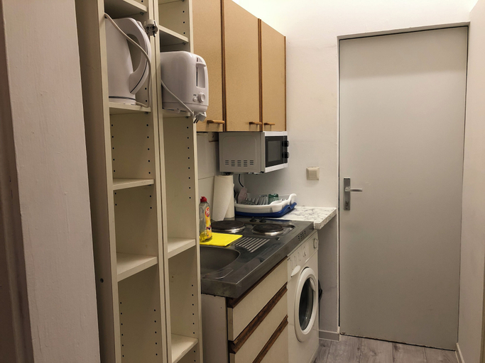 Private kitchen 5, Affordable Apartment Near Millennium, Wien