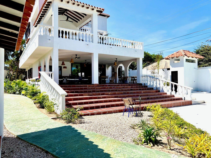 Exterior & Views