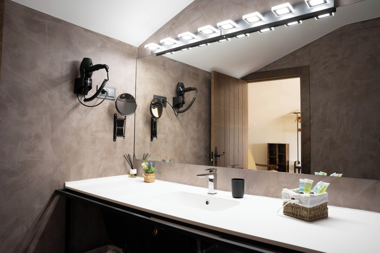 Bathroom 4, HOTEL POSADA LAS RETAJAS, Soria