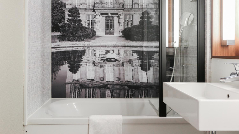 Bathroom 3, Campanile NATURE - Vierzon, Cher