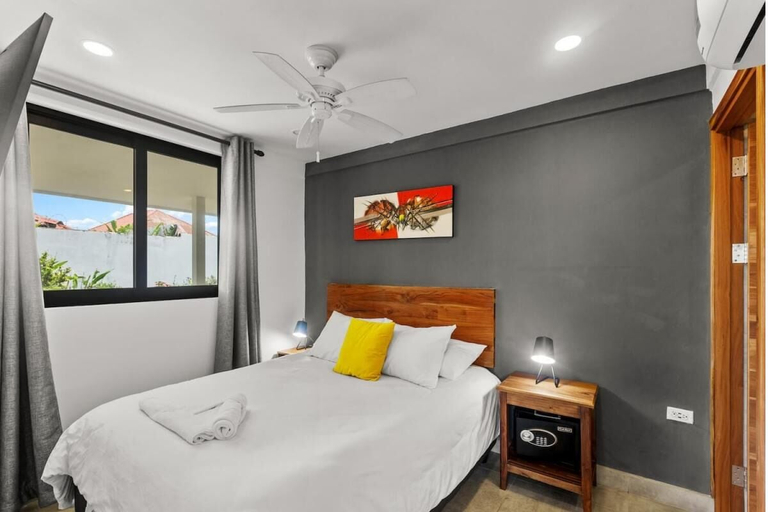 Room 2, Macaw Beachfront Retreat, Garabito
