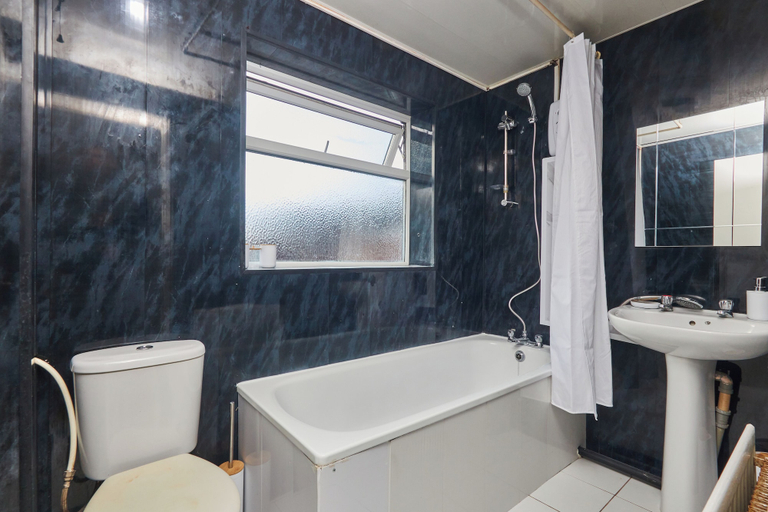 Bathroom, Ladykirk Road, Newcastle upon Tyne