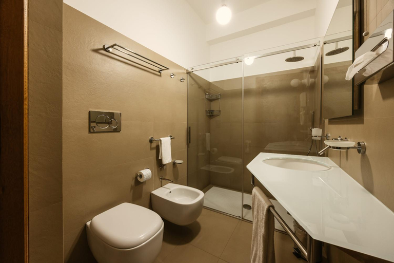 Bathroom 4, Hotel Tannure, Trapani