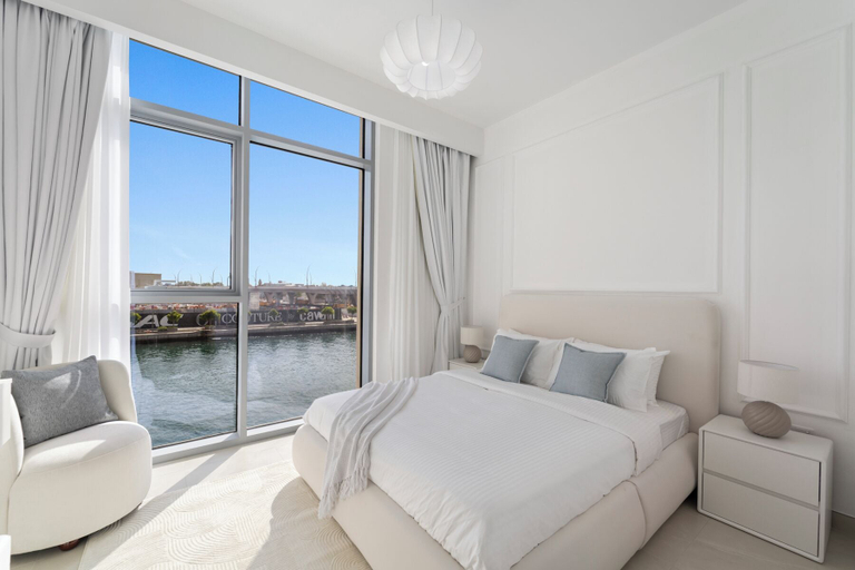 Room 3, 2BR M Room CF7 B Partial Canal View, Dubai