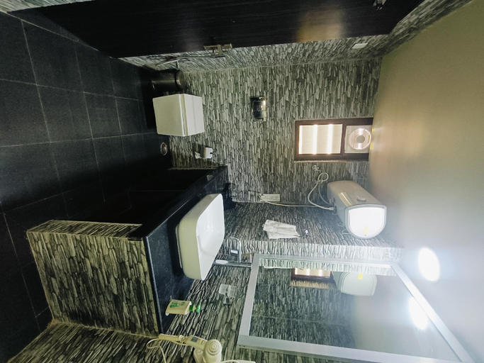 Bathroom 3, Vatika Premier Hotel, Patna