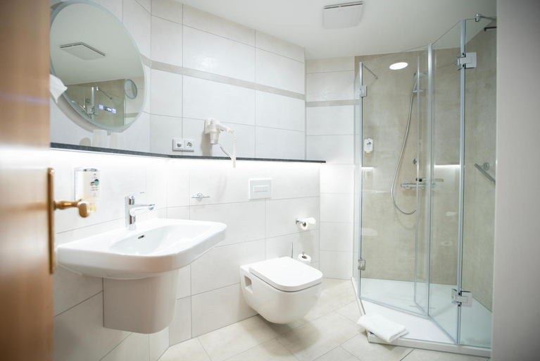 Bathroom 2, Landhotel Plauen - Gasthof Zwoschwitz, Vogtlandkreis