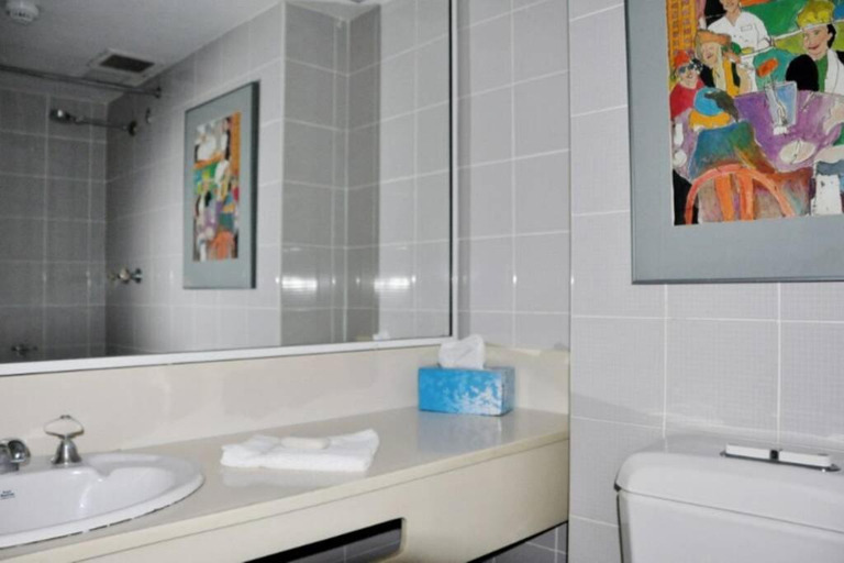 Bathroom 5, Oaks Sydney Hyde Park Suites, Sydney