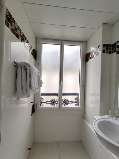 Bathroom 3, Hotel Havane, Paris