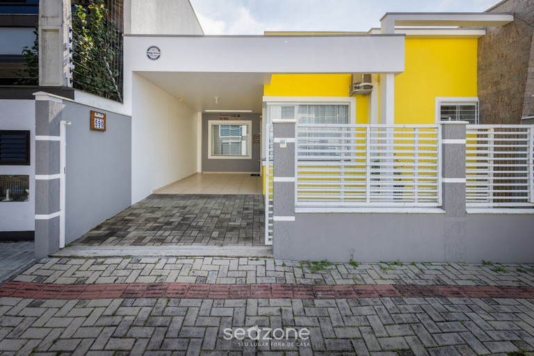 Exterior, 3BR House w/ BBQ & Garage 850m Beach Rdo0025, Piçarras