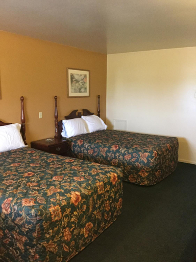Bedroom 2, Deluxe Inn, Licking