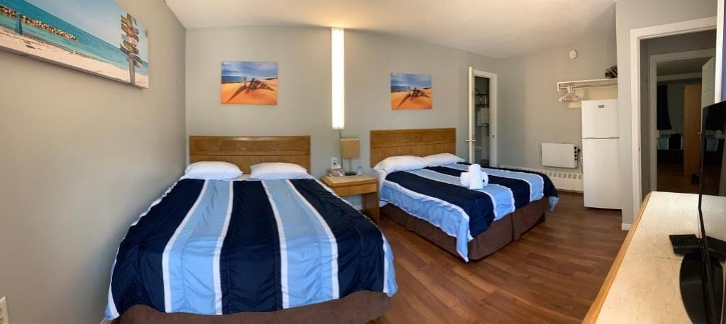 Room 3, Wasaga Motel Inn, Lake Hurron