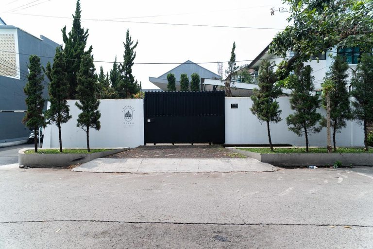 Exterior view 3, Casuarina Villa - City Center American Classic Villa, Bandung