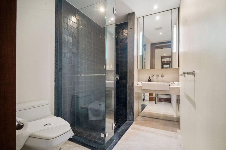 Bathroom 3, Surin 2BR Resort Condo With Seaview@chava, Pulau Phuket
