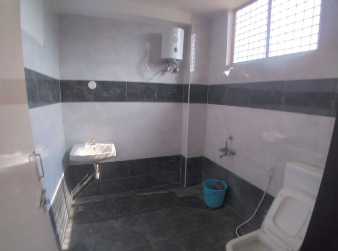 Bathroom 4, HAPPY STAYS ElITE, Krishna