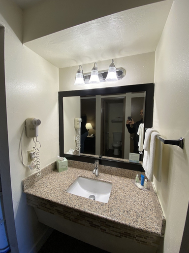 Bathroom 3, Quality Inn Del Rio, Val Verde