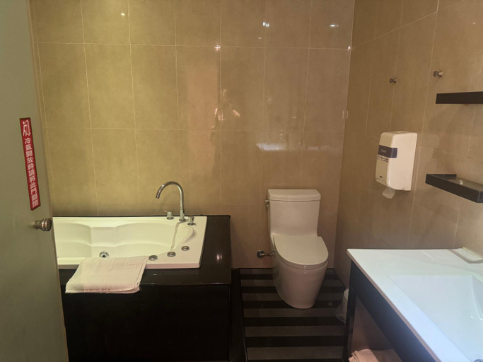Bathroom 3, Fairy Tale City Motel, Hualien