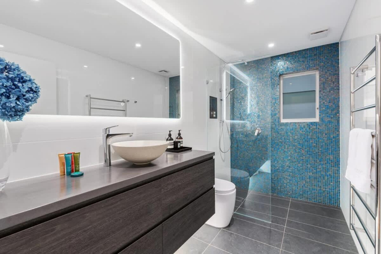 Others 4, Beachfront Luxury 3 Beds with Ocean View Balcony, Sydney