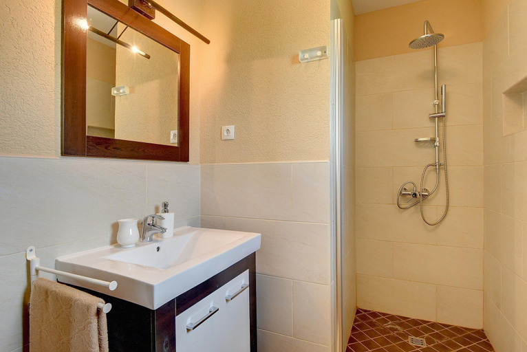 Bathroom 4, Villa in Rakalj Near Beaches With Pool, Marčana