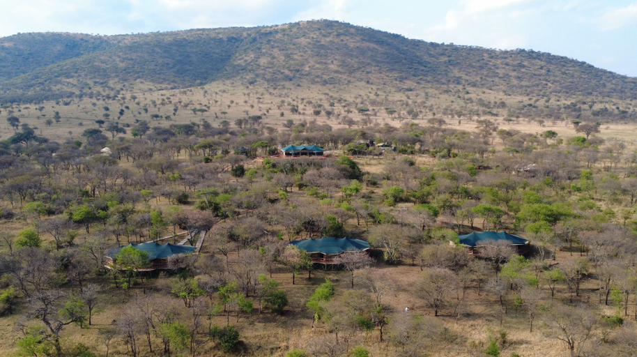 Front of property 2, KumbuKumbu Luxury Tented Camp, Serengeti