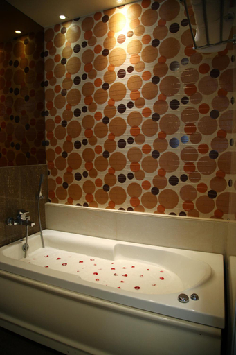 Bathroom 5, Hotel Sea Fans, Ratnagiri