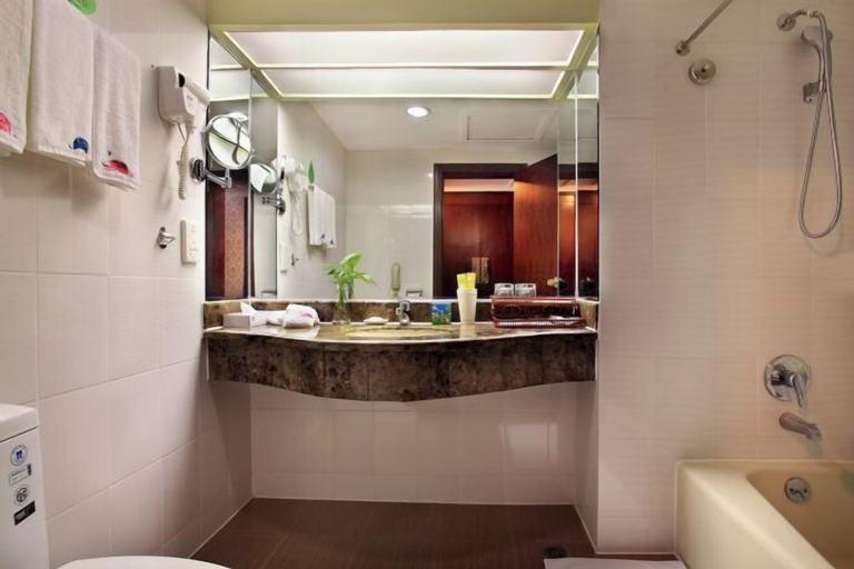 Bathroom 4, Guilin Park Hotel, Guilin