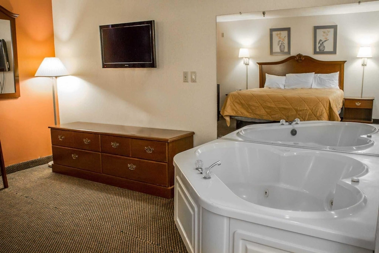 Bathroom 3, Econo Lodge Kent - Akron West, Portage