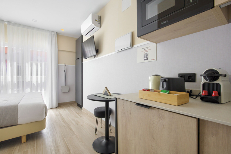 Room 3, Dobo Madrid CV93, Madrid