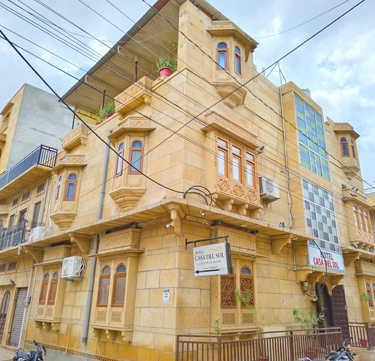 Exterior & Views