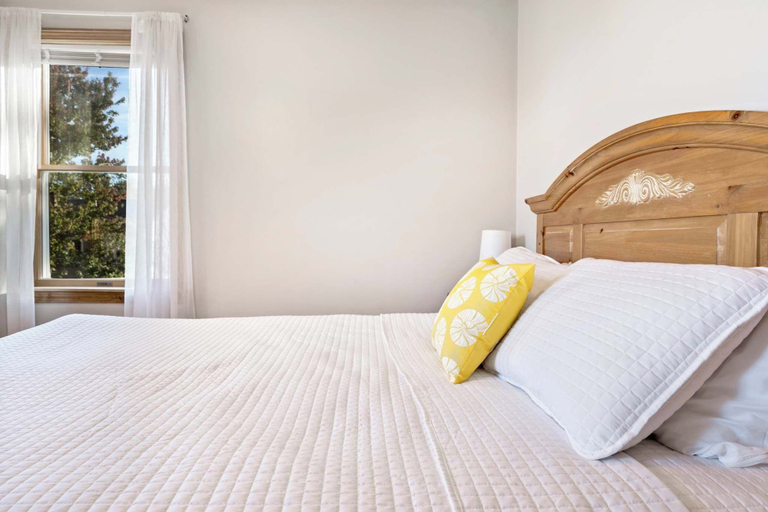 Room 5, Nubble View Home for 10, York